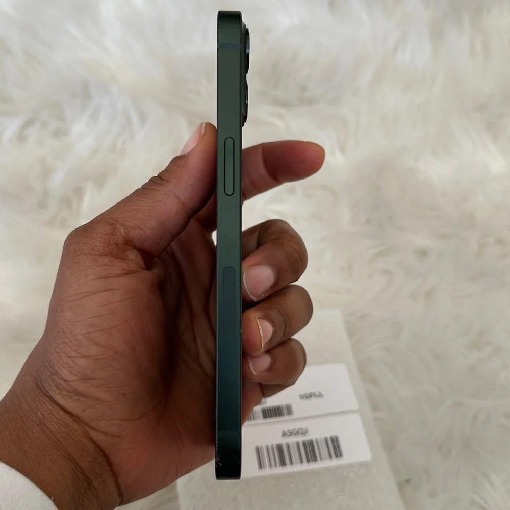 Black Smartphone iPhone 13 unlocked green 128gb